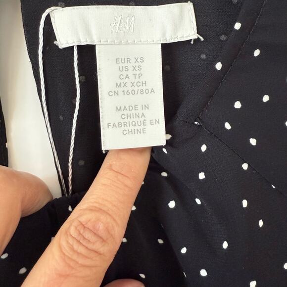 H&M Black Sz. XS Black White Polka Dot Long Sleeve Crop Bubble Blouse Crop - Picture 3 of 4